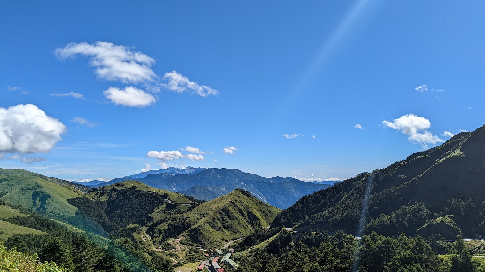 登山忘了戴太陽眼鏡可能讓眼睛受傷